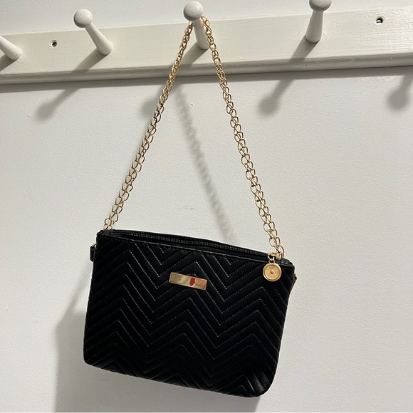 Leatherette Elegant Black Chevron Shoulder Crossbody Bag Gold chain - Picture 6 of 7